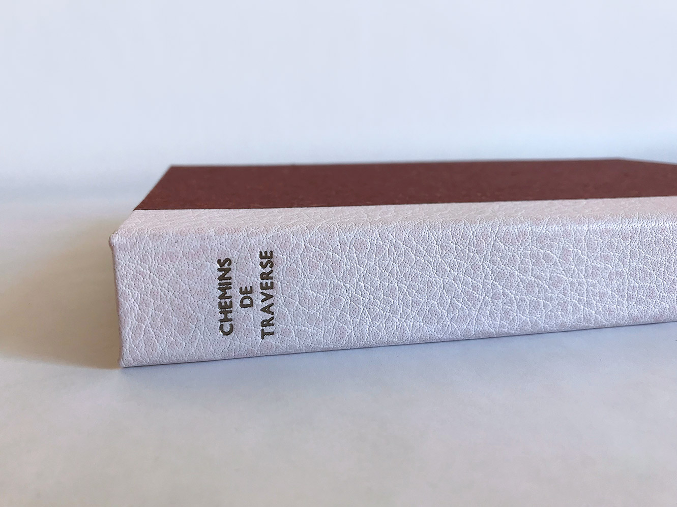 Box spine of Chemins De Traverse binding on a white table.